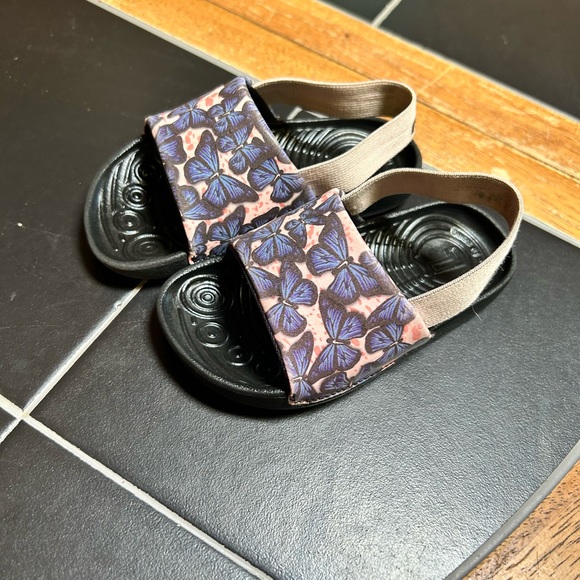 All girls/unisex sneakers uggs Nikes Addis’s sperrys bundle - Picture 8 of 11